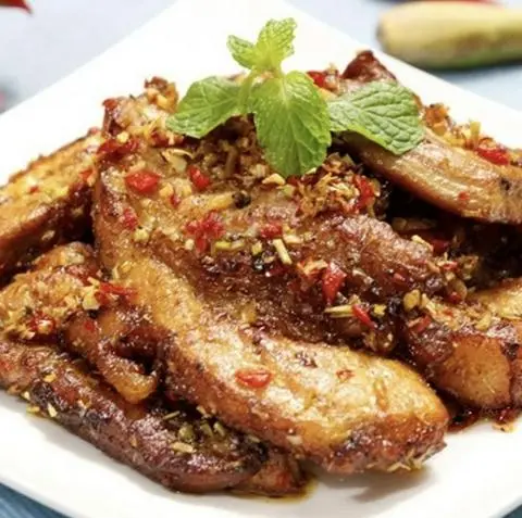 Hình ảnh Cơm Thịt Ba Chỉ chiên sả