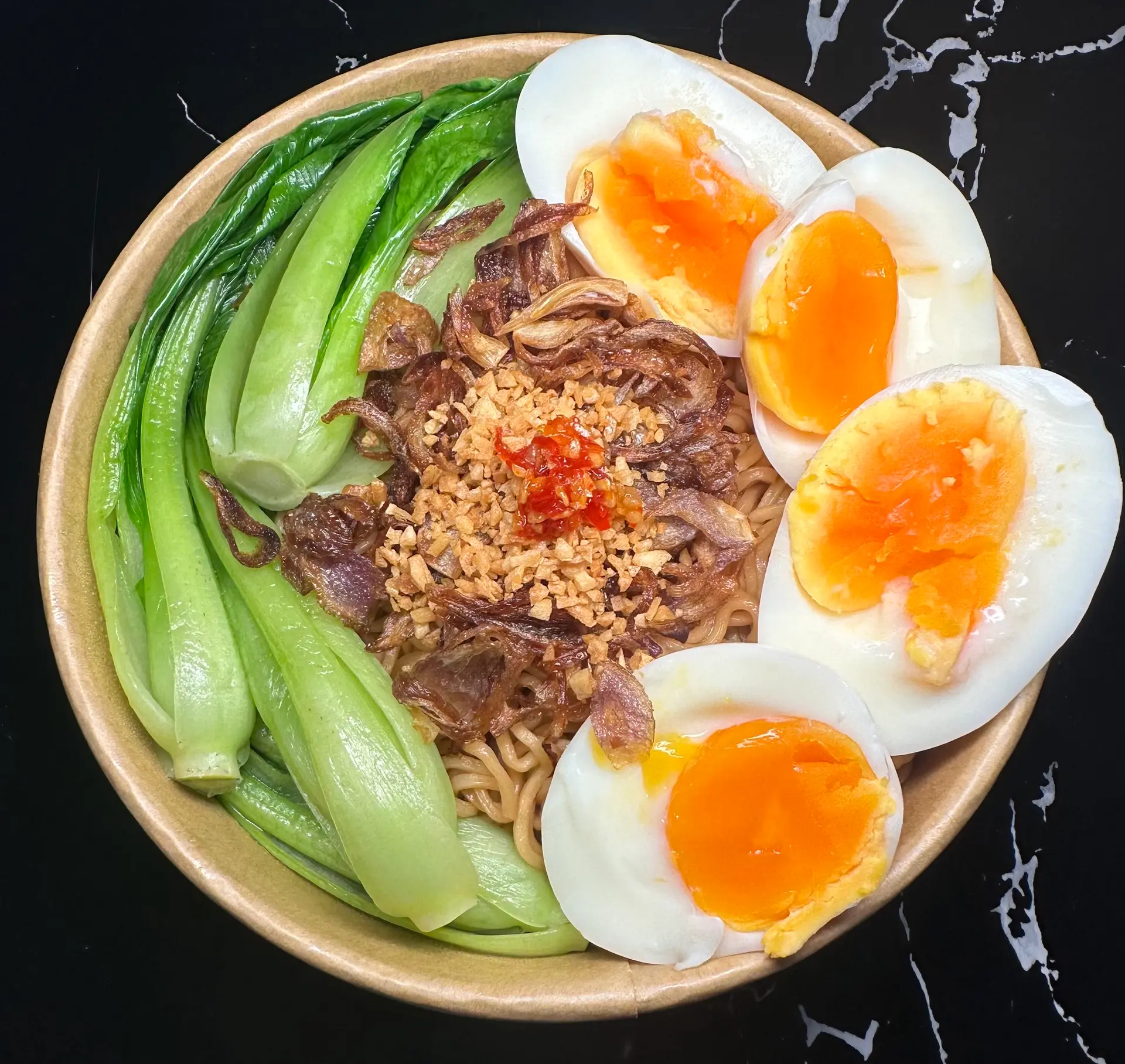 Hình ảnh Mì trộn trứng lòng đào 