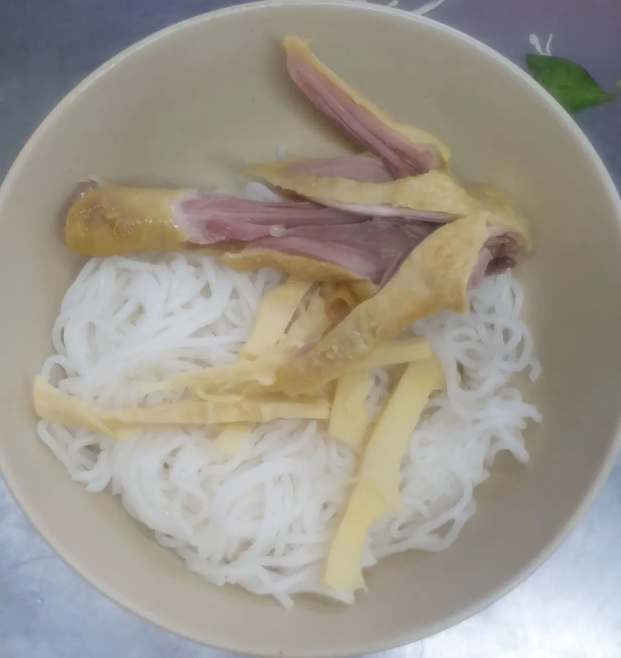 Hình ảnh bún đùi gà