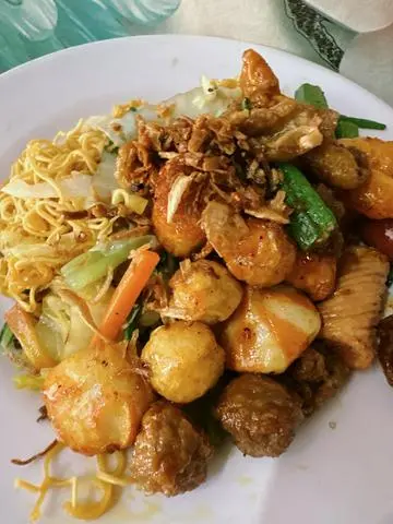 Hình ảnh Mì Xào + Cá viên chiên Sốt mắm tỏi