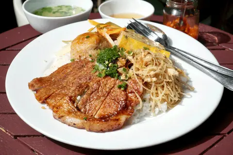 Hình ảnh Cơm Tấm Sườn Chả + Cơm Thêm + Bì Thêm