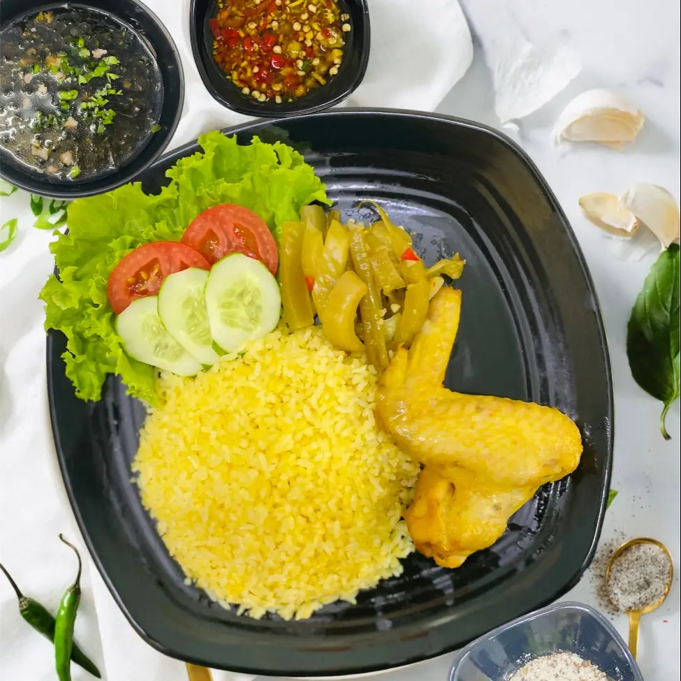 Hình ảnh Cơm Cánh Gà Luộc Mắm Gừng