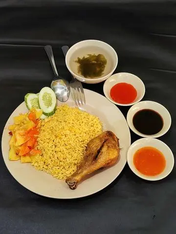 Hình ảnh Cơm gà xối mỡ - đùi