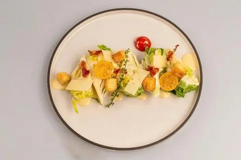 Hình ảnh Crispy bacon caesar salad