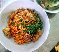 Hình ảnh MÌ TRỘN MUỐI ỚT BÒ VIÊN+ TRỨNG