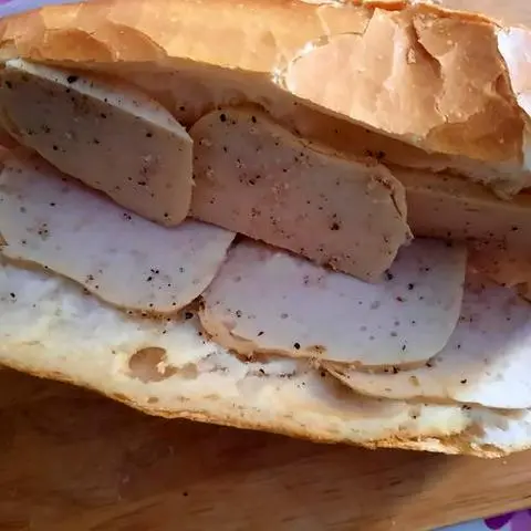 Hình ảnh Bánh Mì Chả Lụa Muối Tiêu
