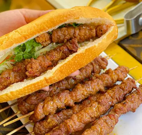 Hình ảnh Bánh Mì Thịt Xiên Nướng