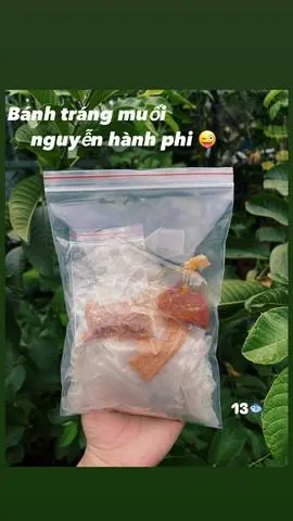 Hình ảnh Bánh tráng muối nhuyễn hành phi