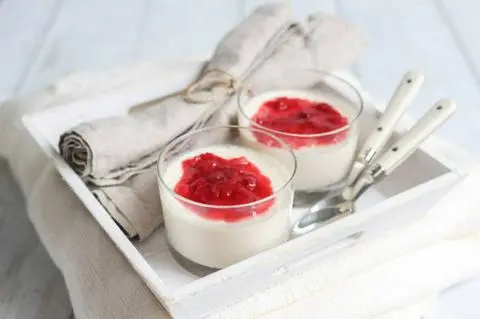 Hình ảnh Panna cotta dâu tây