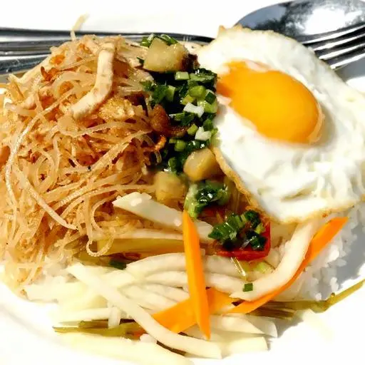 Hình ảnh Cơm Tấm Bì + Ốp La (Không Sườn )