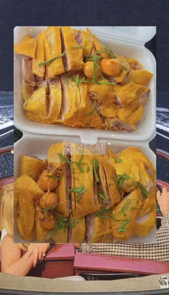 Hình ảnh 1 Con Gà  Ủ Muối Hoa Tiêu Dai, Giòn (Chặt Sẵn +kèm rau dưa muối chấm
