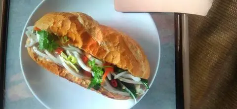 Hình ảnh Bánh mì chả lụa chà bông