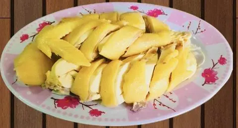 Hình ảnh Gà chặt lá chanh nửa con