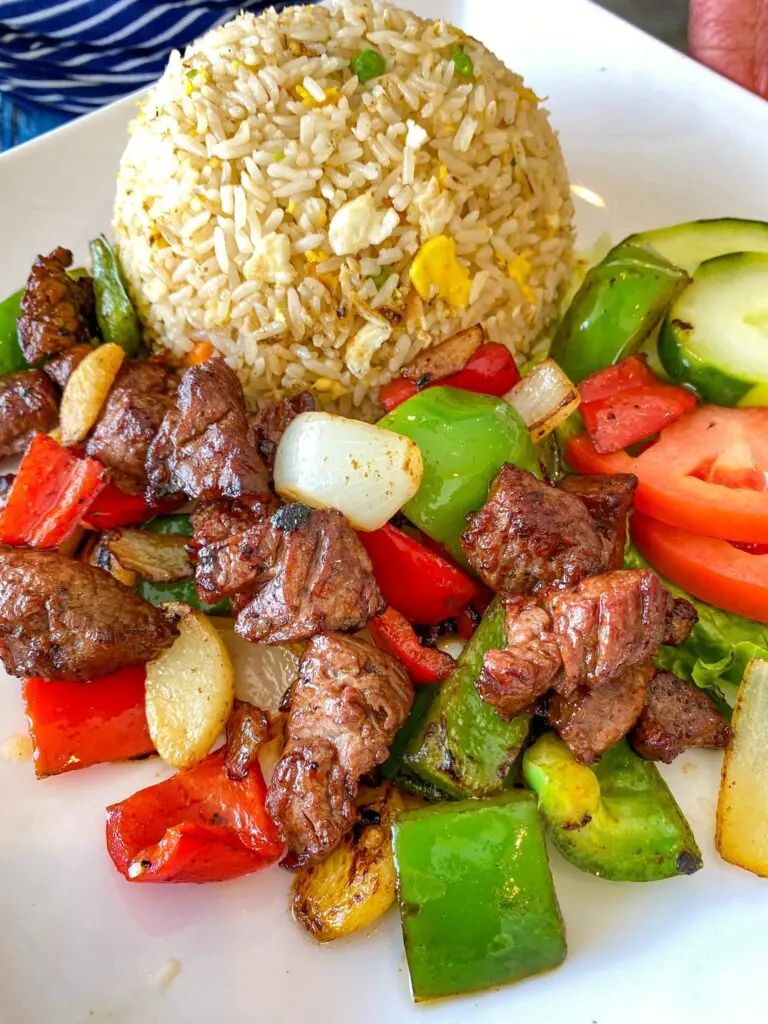 Hình ảnh Cơm Bò Lúc Lắc ( không khoai tây)
