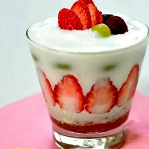 Hình ảnh Dâu dằm yogurt