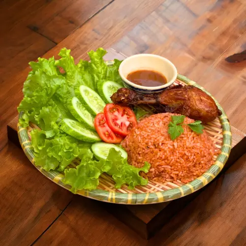 Hình ảnh Cơm gà đỏ sốt mật ong