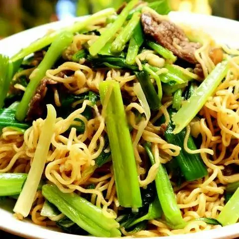 Hình ảnh Mì Xào Bò Lớn