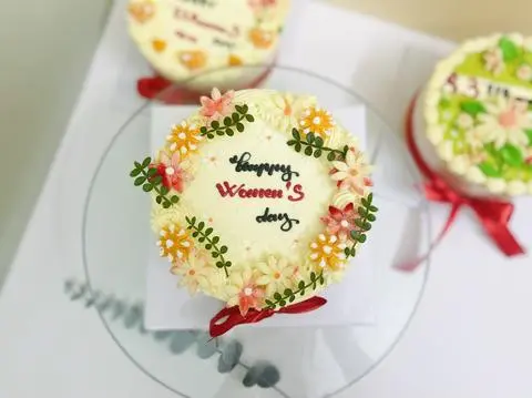 Hình ảnh Bánh bltm trang trí hoa 8/3