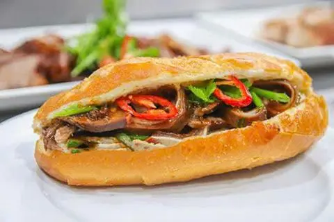 Hình ảnh Bánh mì xá xíu