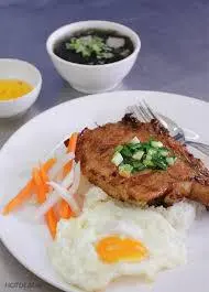 Hình ảnh Cơm Tấm Sườn Trứng + Canh Thịt Viên Nước Khổ Qua (4- 5 viên)