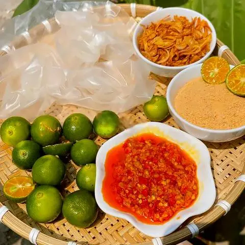 Hình ảnh Bánh tráng phơi sương tròn - muối nhuyễn - hành phi - sate - tắc