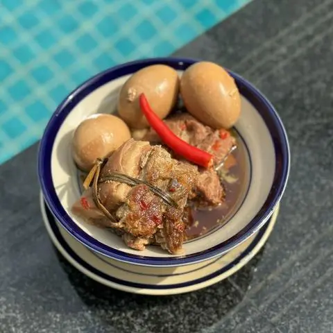 Hình ảnh Thị kho trứng nước dừa