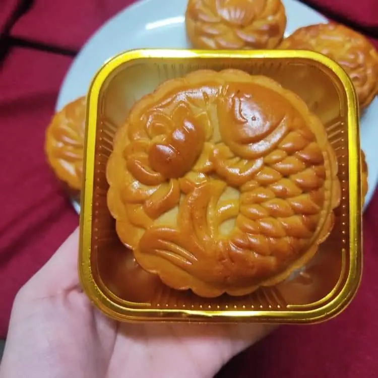 Hình ảnh Bánh trung thu mè đen 