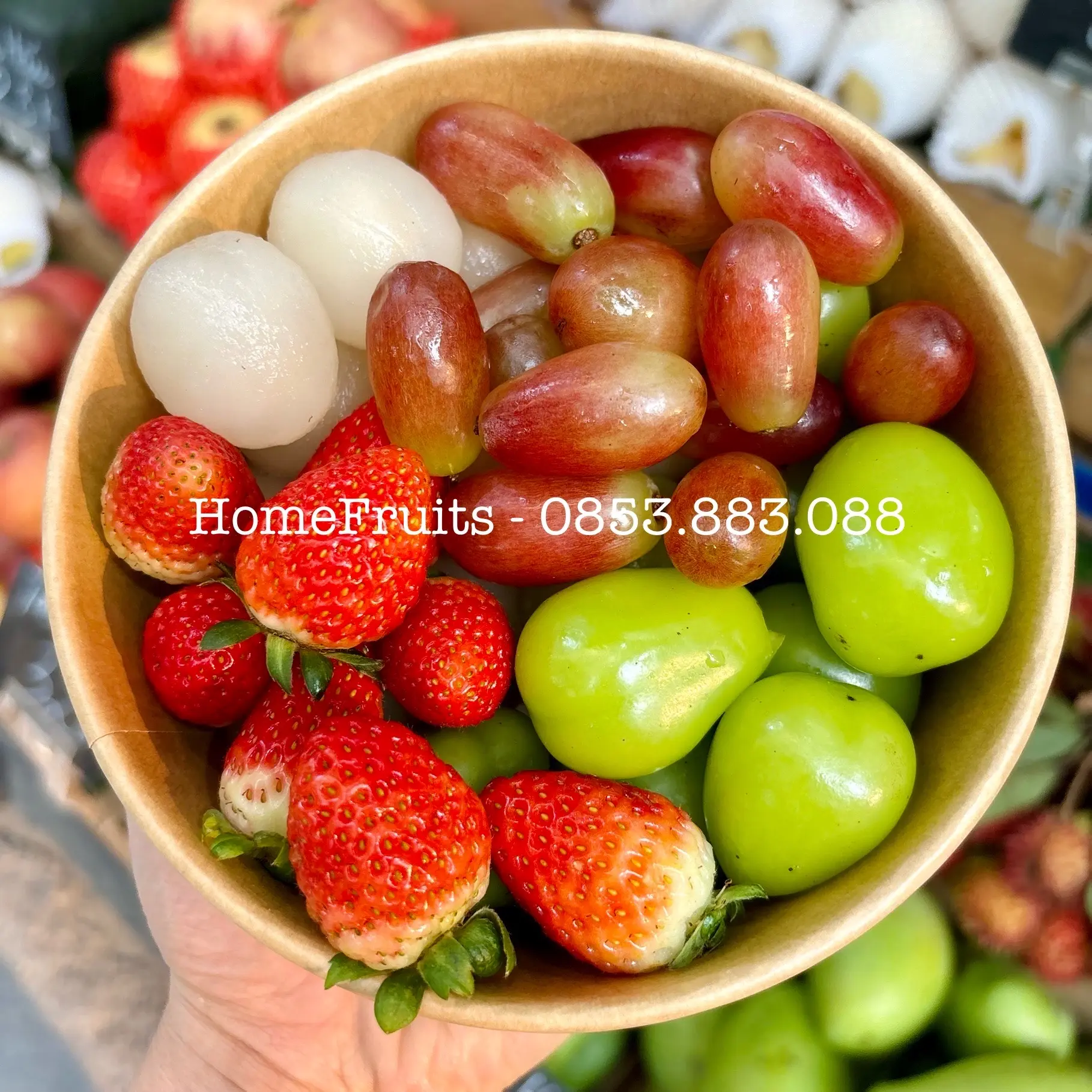 Hình ảnh Hộp Mix Dâu tây, Nho, Chôm Chôm