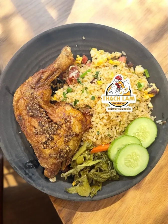 Hình ảnh Cơm Dương Châu gà sốt tiêu đen - đùi lớn
