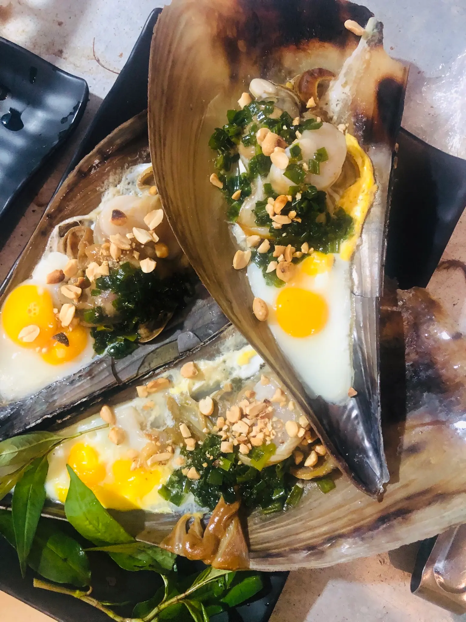 Hình ảnh Combo 2 Sò Mai Nướng Mỡ Hành Trứng Cút 
