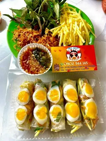 Hình ảnh Bánh tráng cuốn trứng lòng đào - sốt me