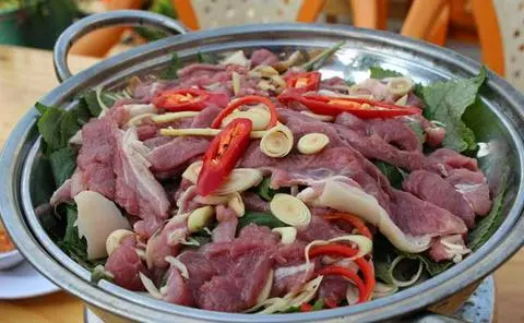 Hình ảnh Chân Dê Hầm Sả Ớt