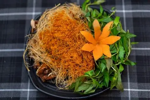 Hình ảnh Ếch ủ rơm Tới Bến