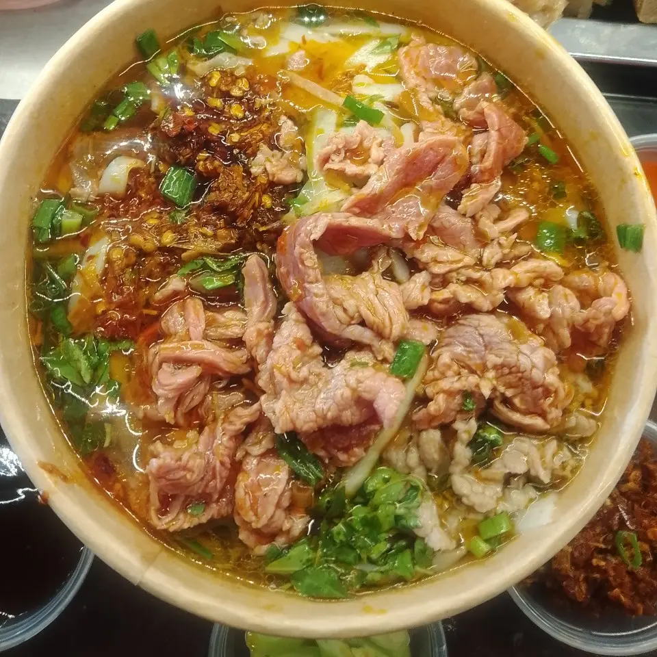 Hình ảnh Bún bò tái