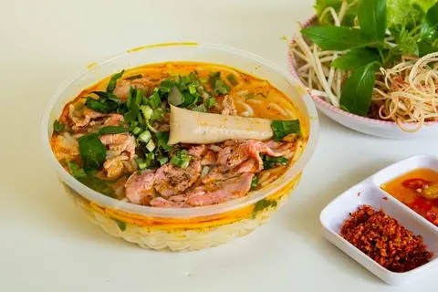 Hình ảnh BÚN BÒ TÁI CHẢ
