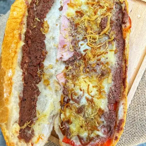 Hình ảnh Bánh Mì Tươi pate, bơ + chà bông