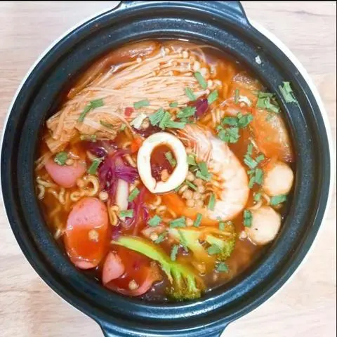 Hình ảnh Mì cay hải sản