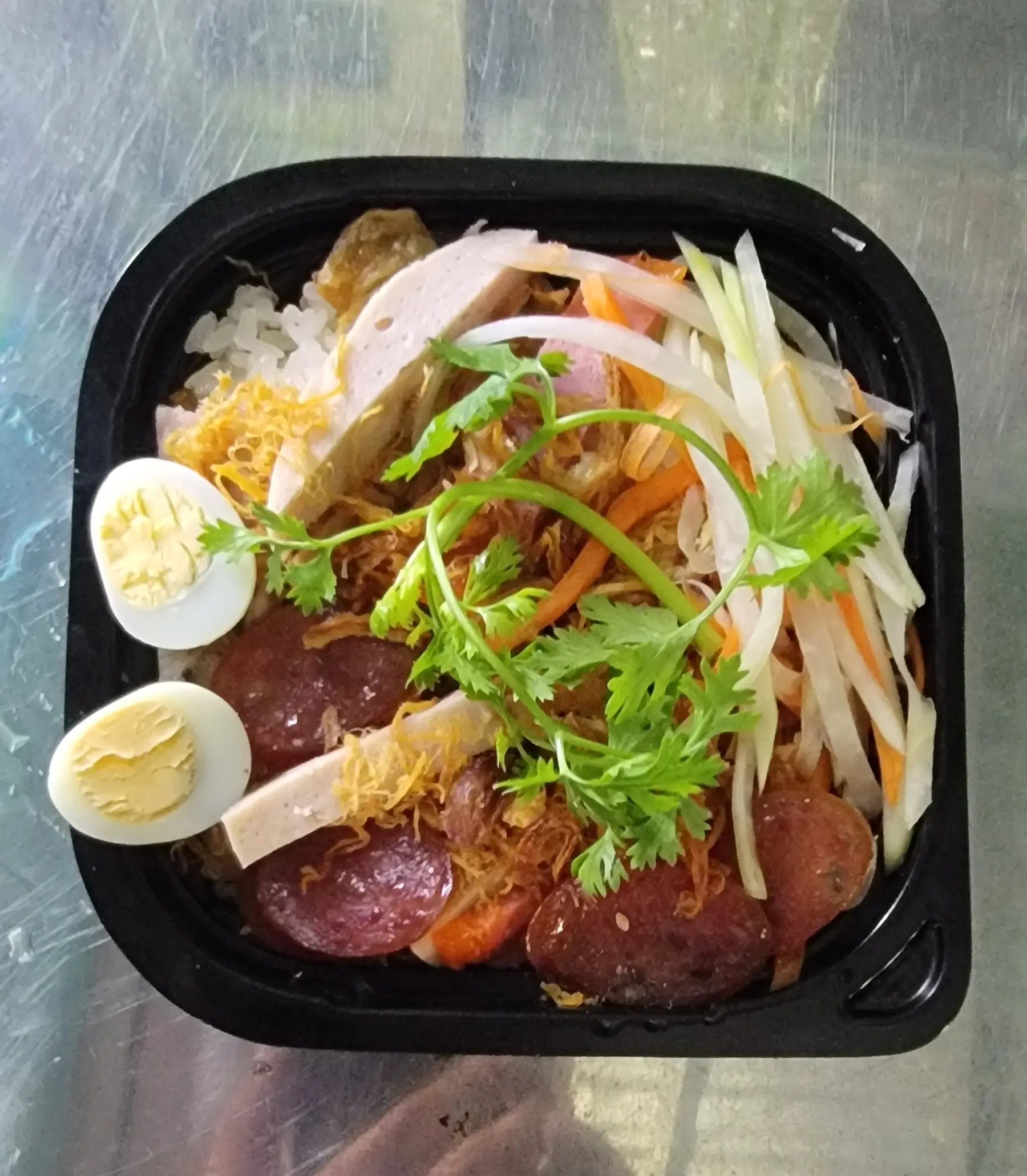 Hình ảnh xôi chả cá hộp nhỏ 
