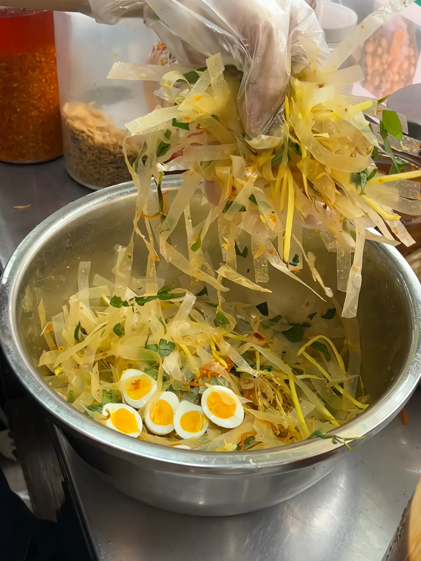 Hình ảnh Bánh Tráng Trộn Sốt Muối