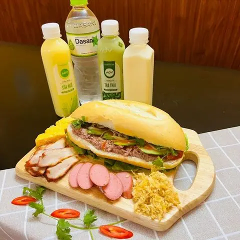 Hình ảnh Combo Bánh Mỳ Thập Cẩm + Nước Uống