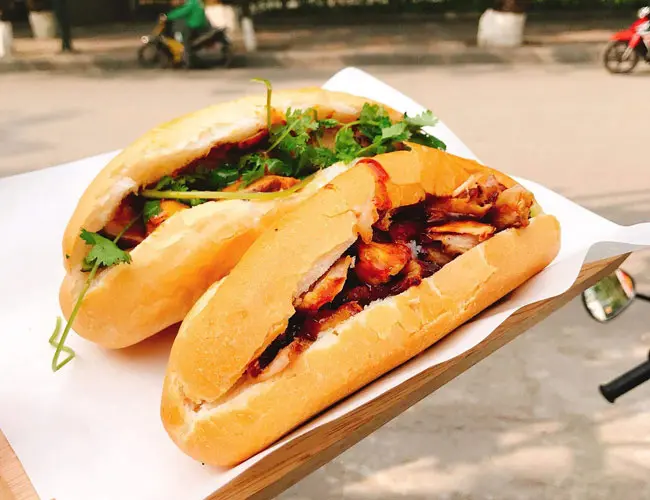 Hình ảnh Bánh mì gà xá xíu da giòn