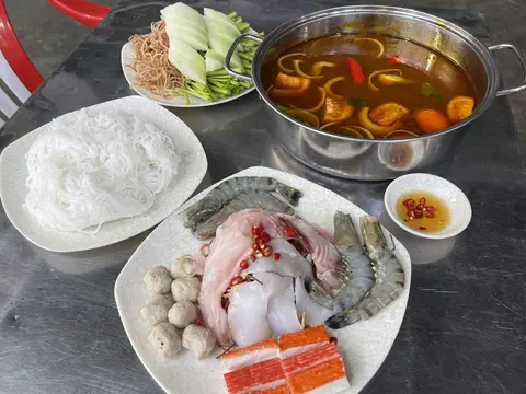 Hình ảnh Lẩu Thái chua cay