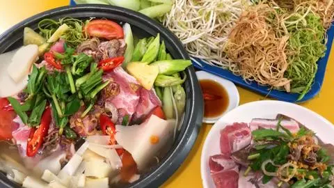 Hình ảnh Lẩu cá đuối nấu măng chua