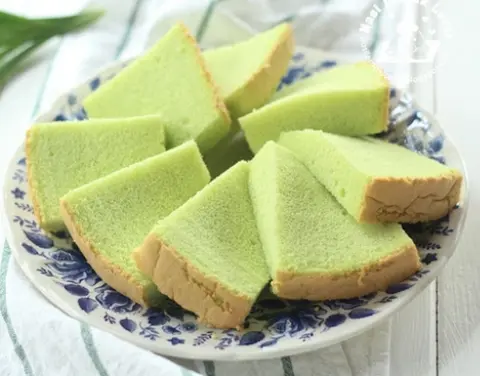 Hình ảnh Bánh bông lan lá dứa tam giác