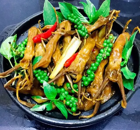 Hình ảnh Lưỡi vịt sốt tiêu xanh