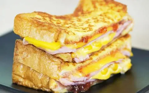 Hình ảnh Sandwich nướng phô mai dăm bông