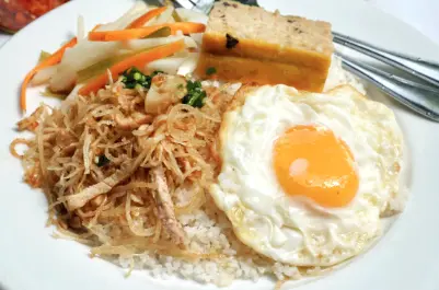 Hình ảnh Cơm bì chả trứng ốp la 