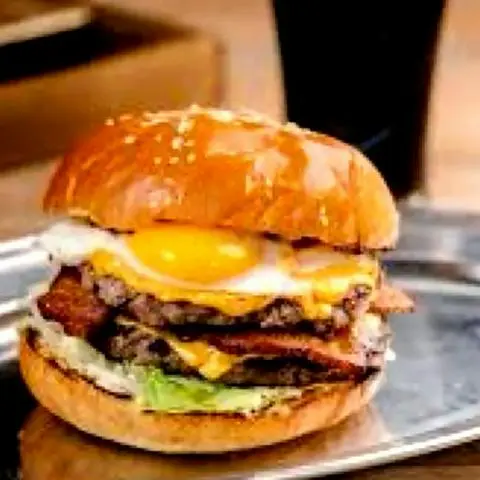 Hình ảnh BURGER BÒ 2 TẦNG TRỨNG PHÔ MAI