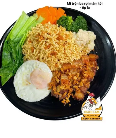 Hình ảnh Mì trộn ba rọi mắm tỏi - ốp la