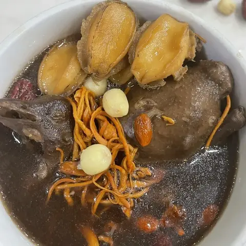 Hình ảnh Bào ngư bồ câu tiềm thuốc Bắc